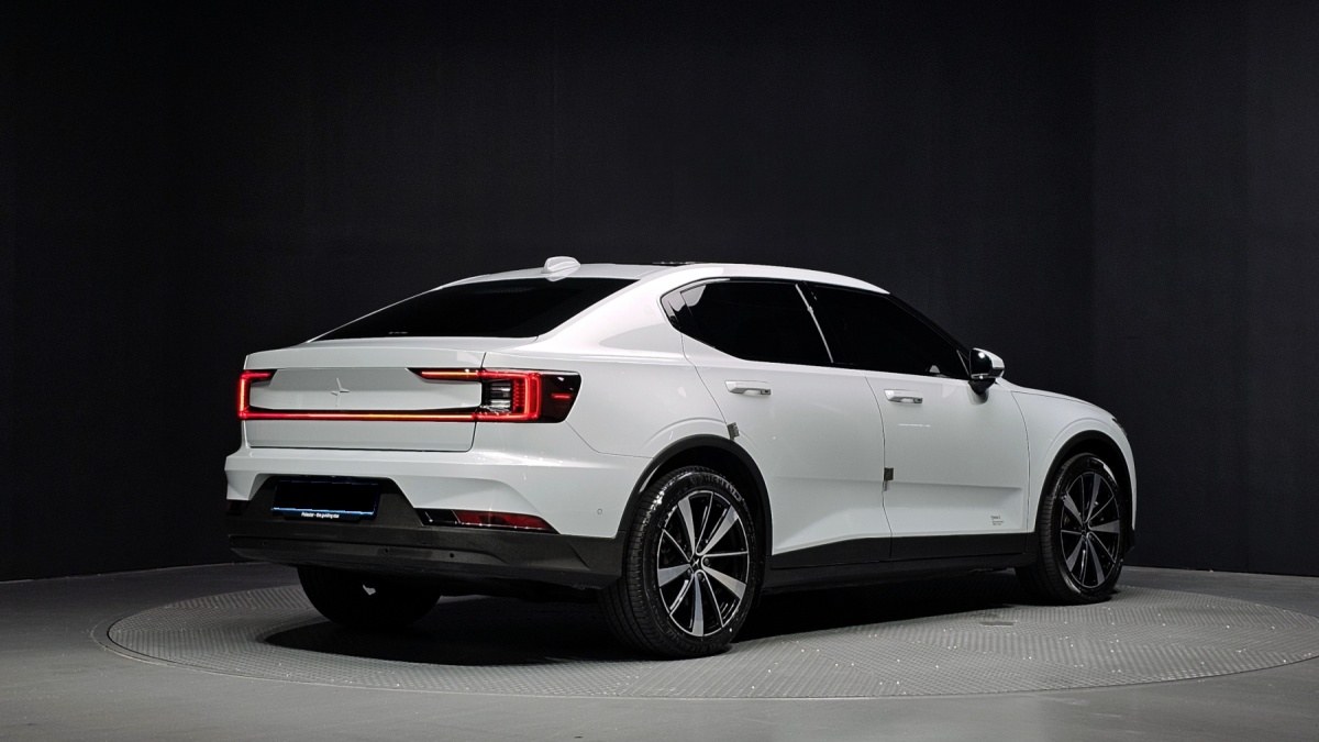 Polestar 2, 2022 — фото 2 из 12