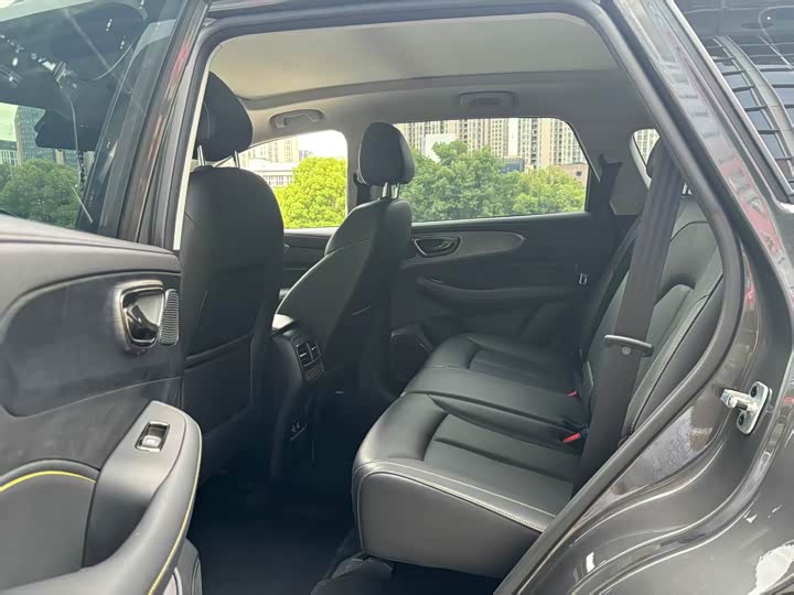 Roewe RX5 Hybrid, 2022 — фото 8 из 9