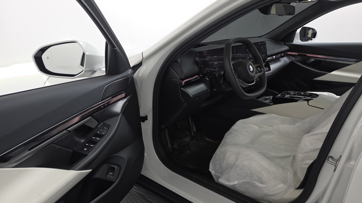BMW 5 Series, 2025 — фото 9 из 12