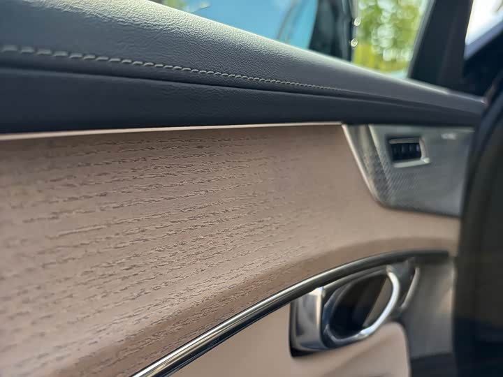 Volvo XC90 Hybrid, 2025 — фото 8 из 9