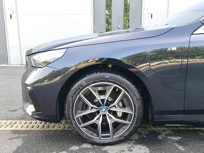 BMW i5, 2025 — фото 7 из 9