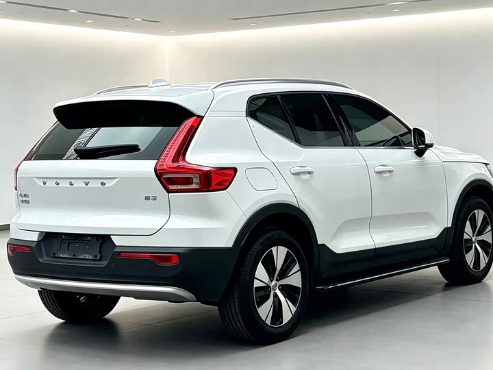 Volvo XC40, 2023 — фото 4 из 9