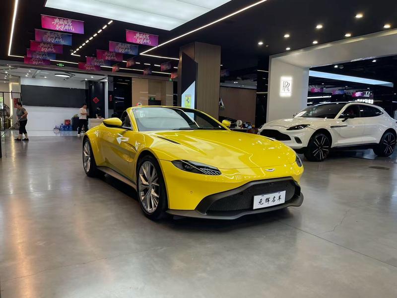 Aston Martin V8 Vantage, 2022 — фото 3 из 11