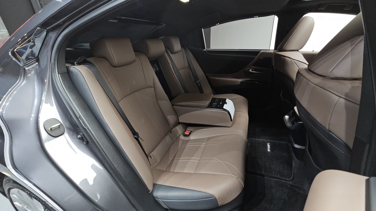 Lexus ES, 2022 — фото 10 из 12