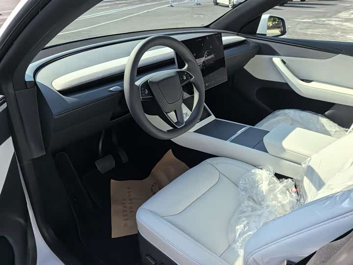 Tesla Model Y, 2026 — фото 7 из 9