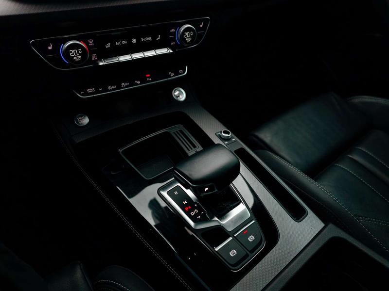 Audi Q5L Sportback, 2022 — фото 6 из 12
