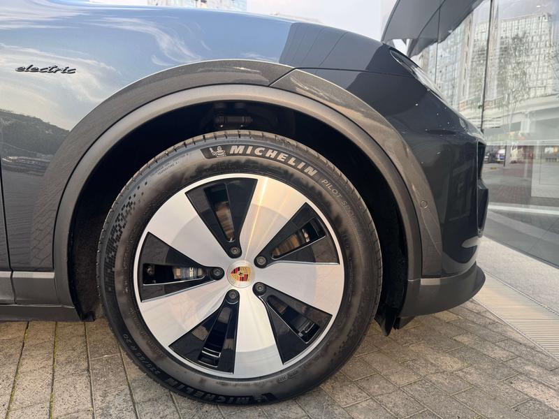 Porsche Macan EV, 2024 — фото 6 из 12