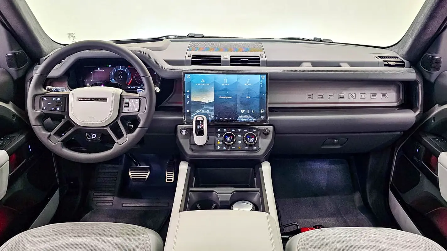 Land Rover Defender, 2026 — фото 2 из 10