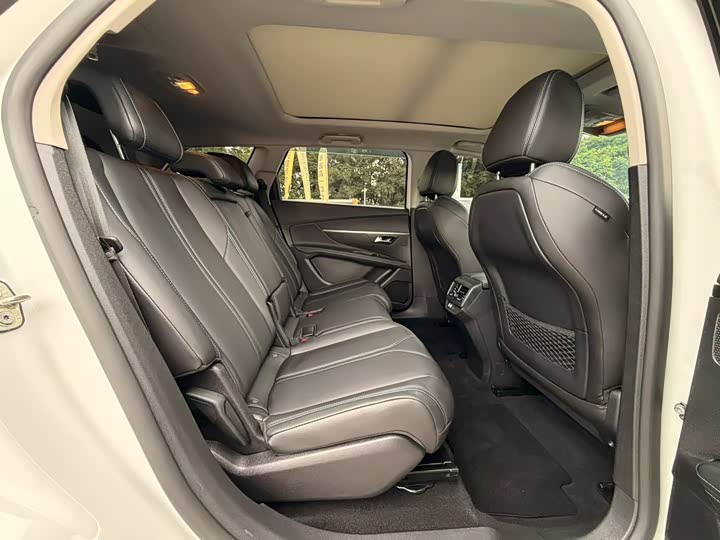 Peugeot 5008, 2023 — фото 9 из 9