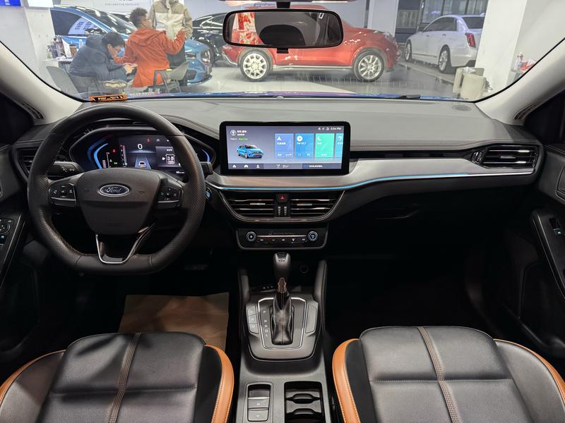 Ford Focus, 2022 — фото 7 из 12