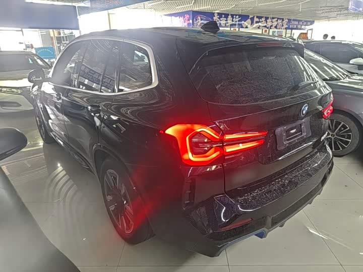 BMW iX3, 2021 — фото 5 из 9
