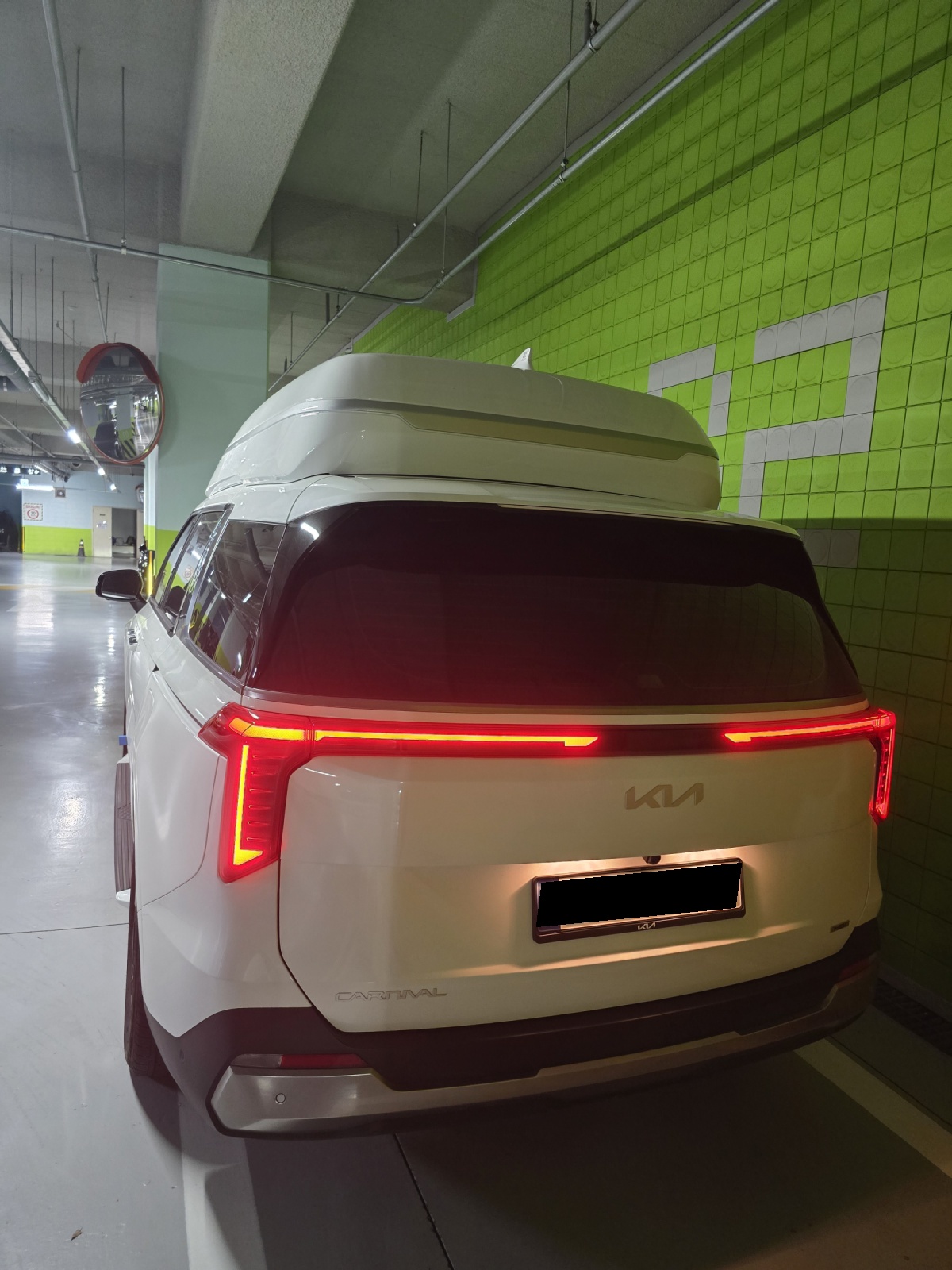 Kia Carnival, 2023 — фото 4 из 12