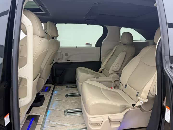 Toyota Granvia, 2022 — фото 7 из 9