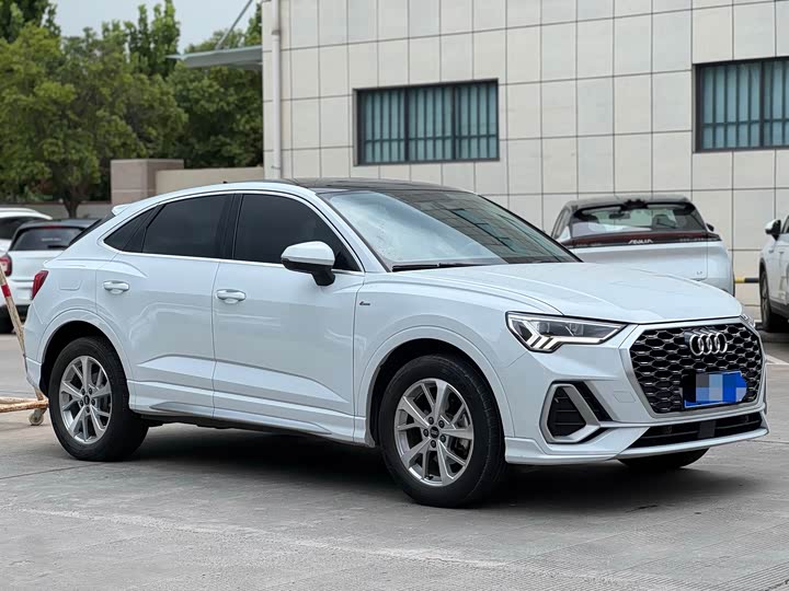 Audi Q3 Sportback, 2022 — фото 3 из 9