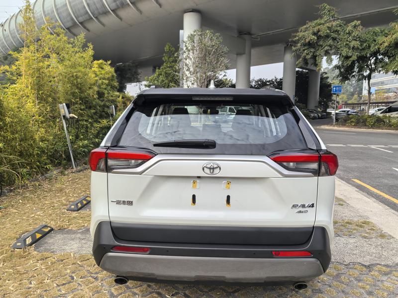 Toyota RAV4, 2021 — фото 5 из 10