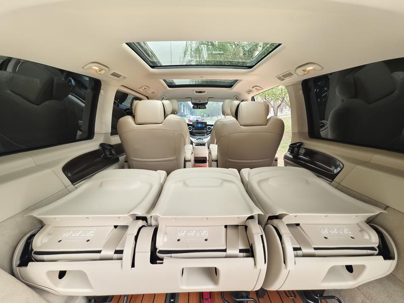 Mercedes-Benz V-Class, 2022 — фото 8 из 12