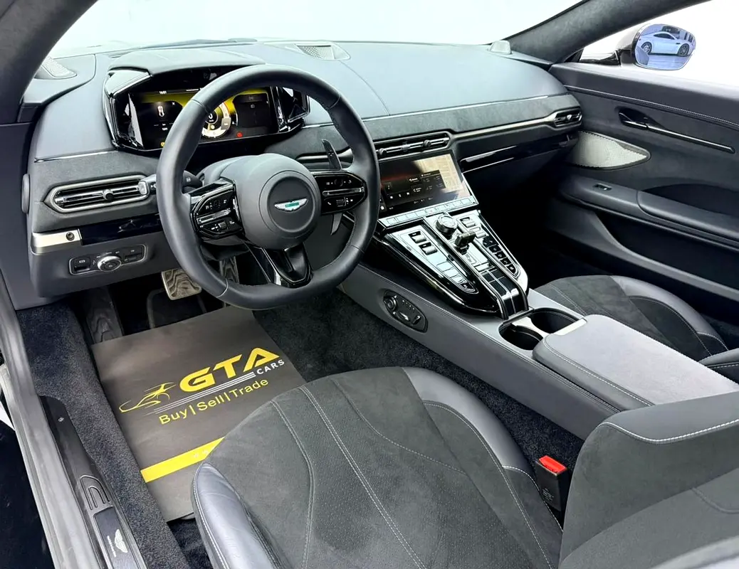 Aston Martin Vantage, 2025 — фото 9 из 10