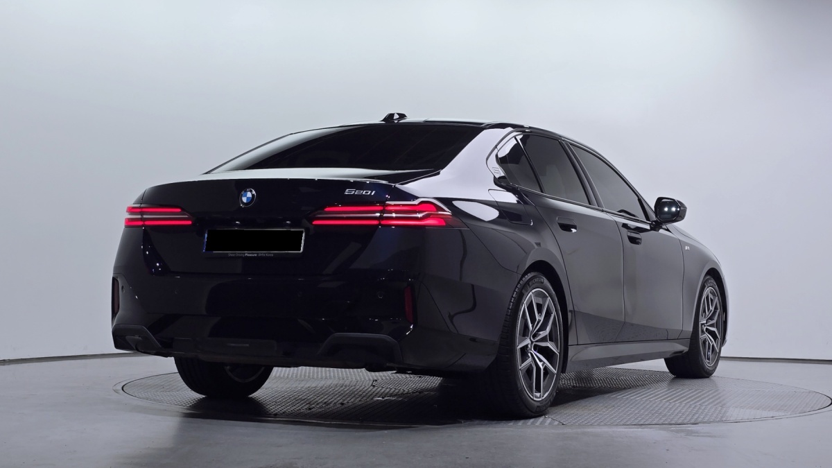 BMW 5 Series, 2023 — фото 2 из 12
