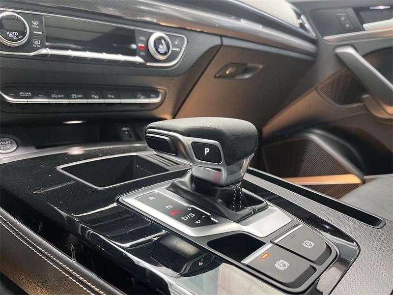 Audi Q5L, 2023 — фото 12 из 12
