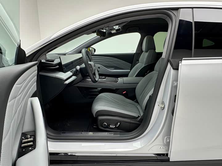 Geely Galaxy E8, 2025 — фото 7 из 9