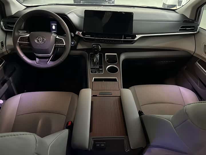 Toyota Granvia, 2023 — фото 6 из 9