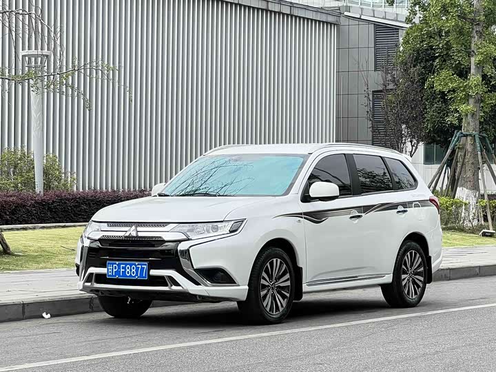 Mitsubishi Outlander, 2022 — купить в Курске под ключ