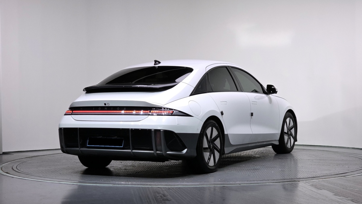 Hyundai Ioniq 6, 2022 — фото 2 из 12