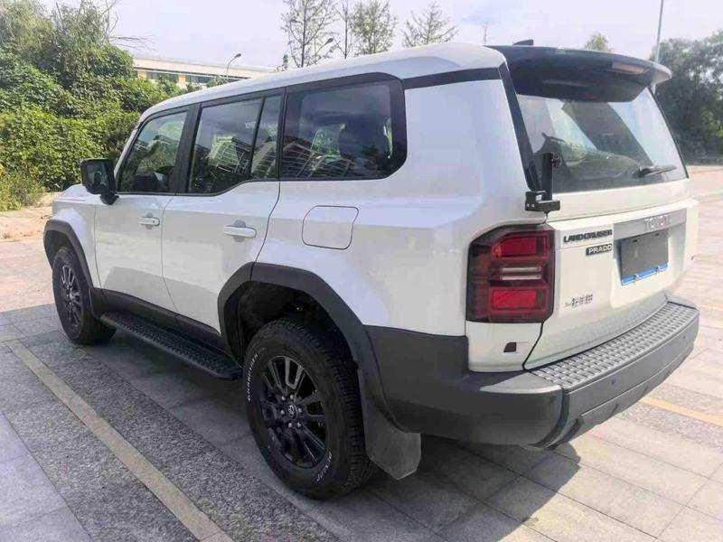 Toyota Prado, 2024 — фото 3 из 10