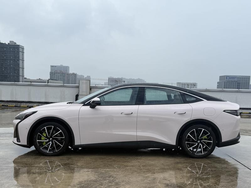 BAIC Arcfox Alpha S5, 2025 — фото 4 из 12