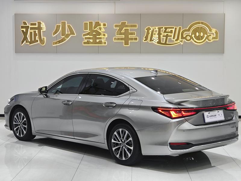 Lexus ES, 2025 — фото 4 из 12