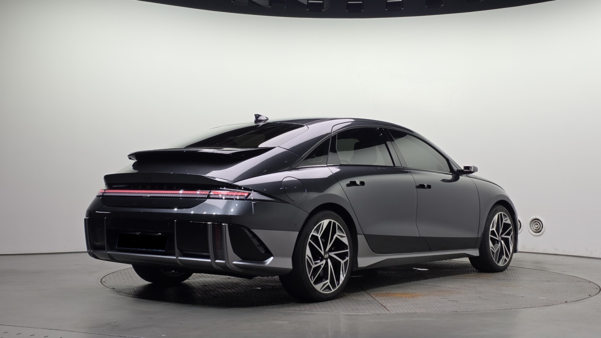 Hyundai Ioniq 6, 2023 — фото 2 из 12