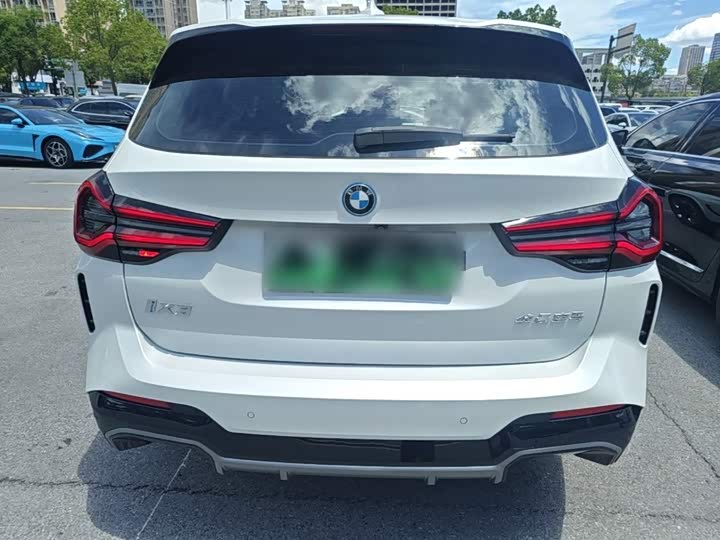 BMW iX3, 2022 — фото 6 из 9