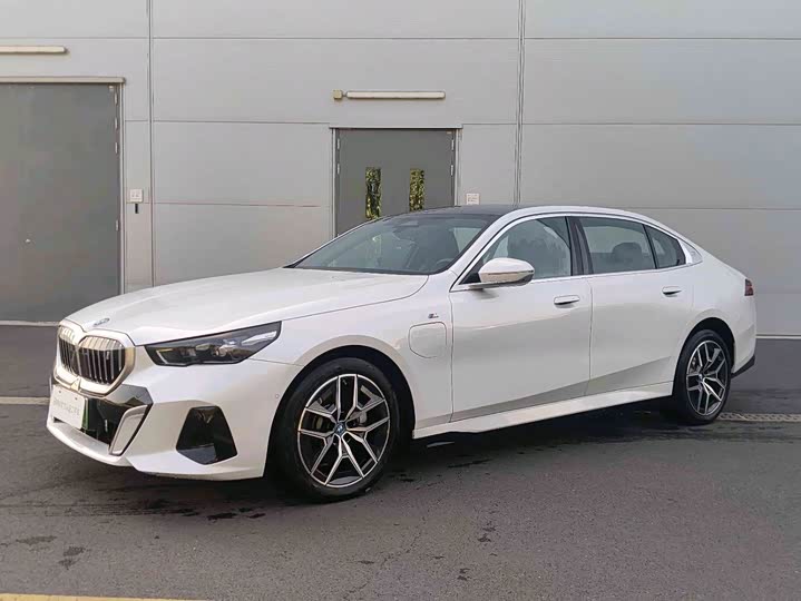 BMW i5, 2025 — фото 2 из 9