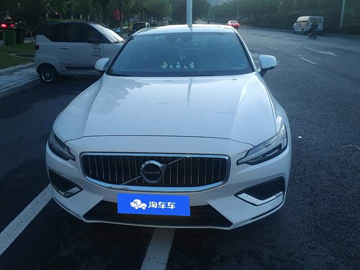 Volvo S60, 2021 — фото 2 из 9