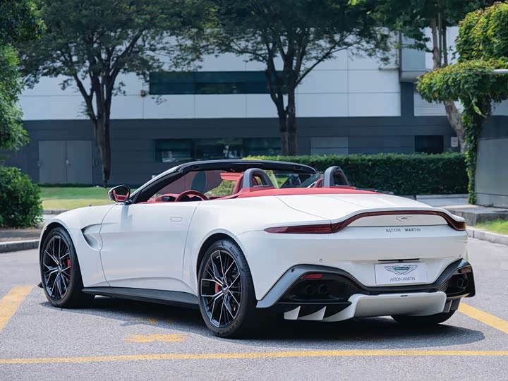 Aston Martin V8 Vantage, 2022 — фото 6 из 9