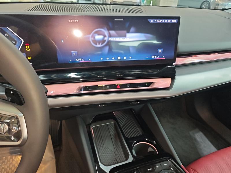 BMW 5 Series, 2025 — фото 8 из 12