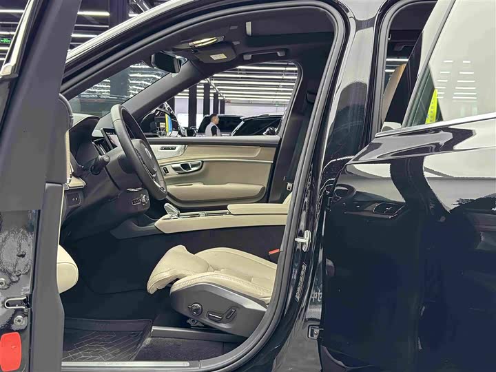 Volvo XC90 Hybrid, 2024 — фото 6 из 9