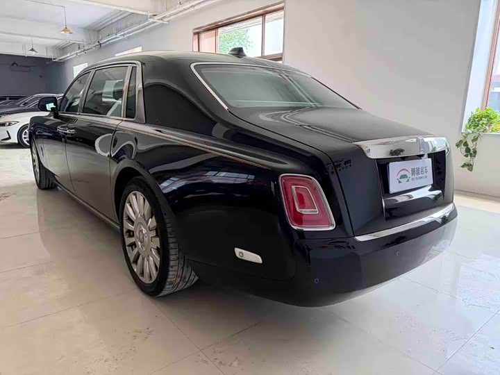 Rolls-Royce Phantom, 2022 — фото 5 из 9