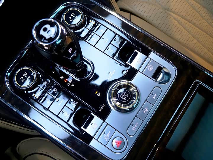 Bentley Flying Spur, 2023 — фото 9 из 9