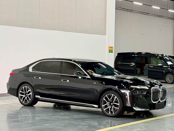 BMW 7 Series, 2023 — фото 3 из 9