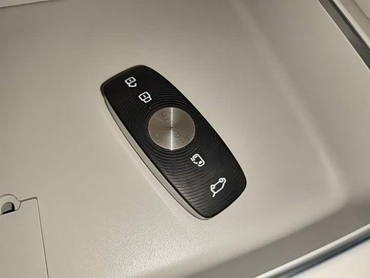 Roewe iMax 8 EV, 2025 — фото 9 из 9