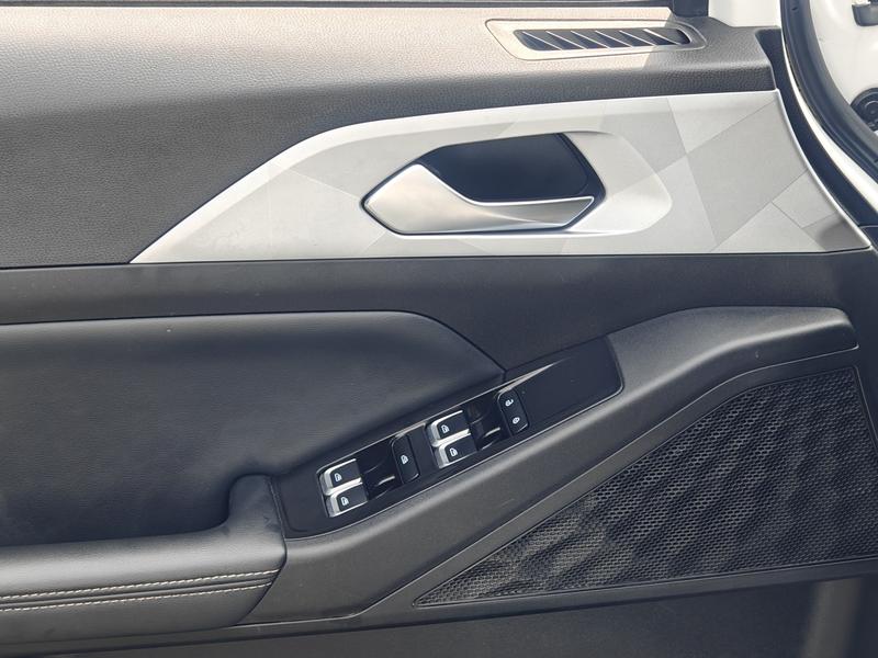 Geely Geometry E Firefly, 2023 — фото 11 из 12