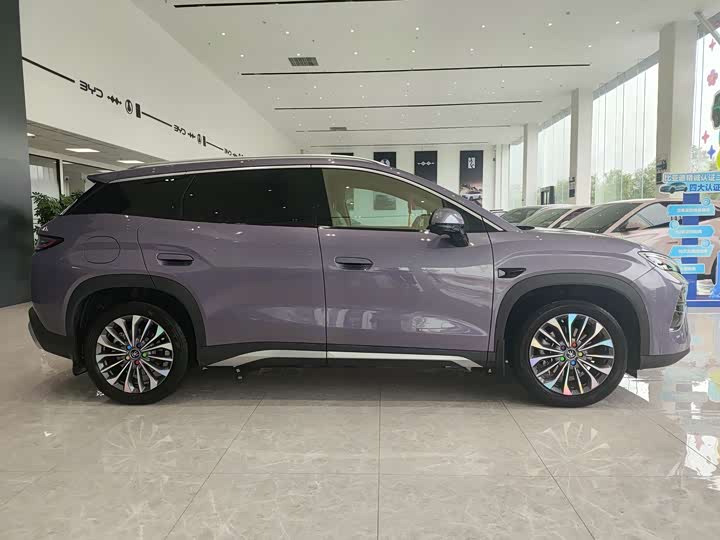 BYD Song Ultra EV, 2025 — фото 4 из 9