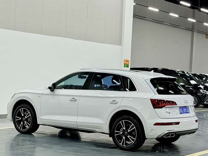 Audi Q5L, 2024 — фото 9 из 9