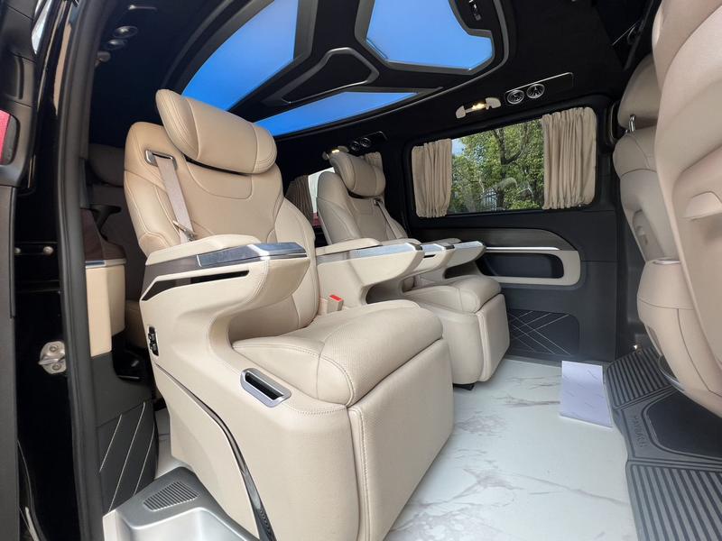 Mercedes-Benz V-Class, 2023 — фото 8 из 10