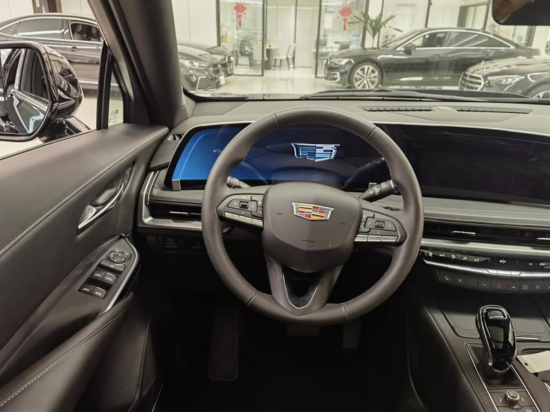 Cadillac XT4, 2025 — фото 8 из 11
