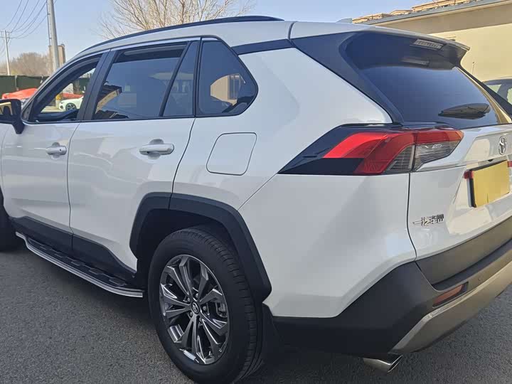 Toyota RAV4, 2024 — фото 6 из 9