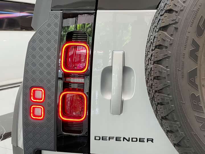 Land Rover Defender, 2021 — фото 8 из 9