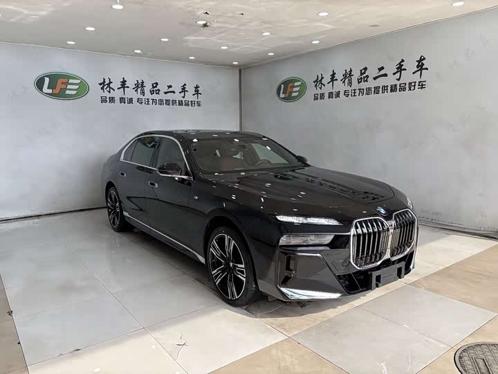 BMW 7 Series, 2024 — фото 3 из 9