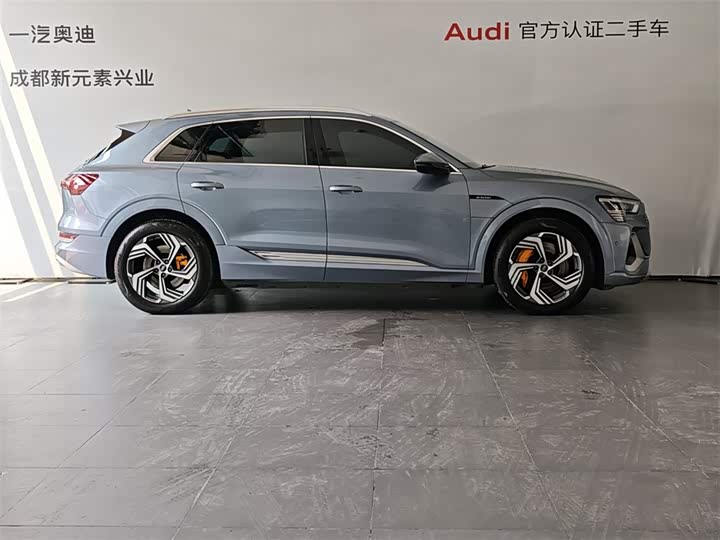 Audi e-tron, 2023 — фото 3 из 9